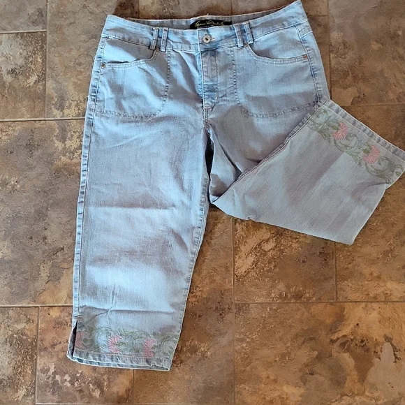 Gloria Vanderbilt Light Blue Cropped Jeans with Floral Embroidery - Picture 2 of 7